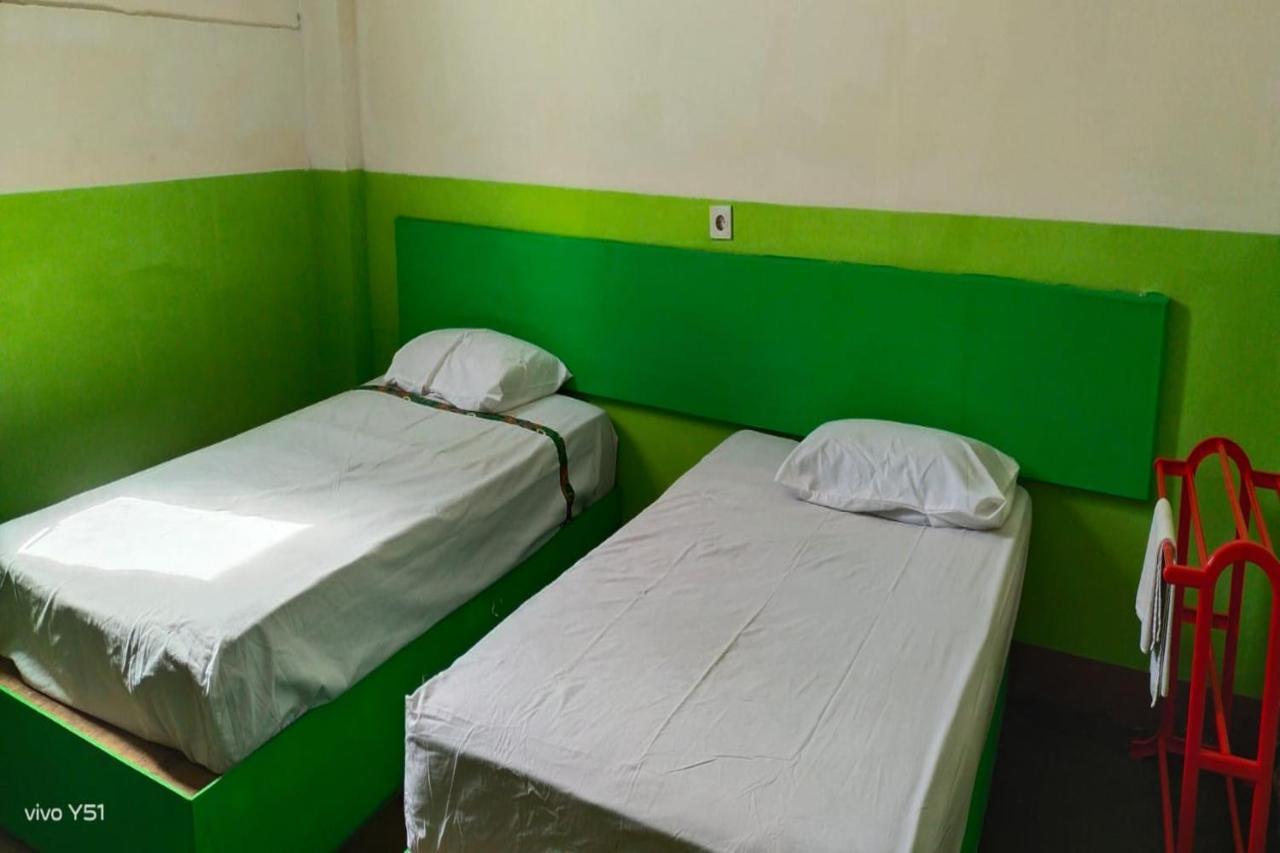 סמרינדה Oyo 90825 Hotel Lizha 2 מראה חיצוני תמונה